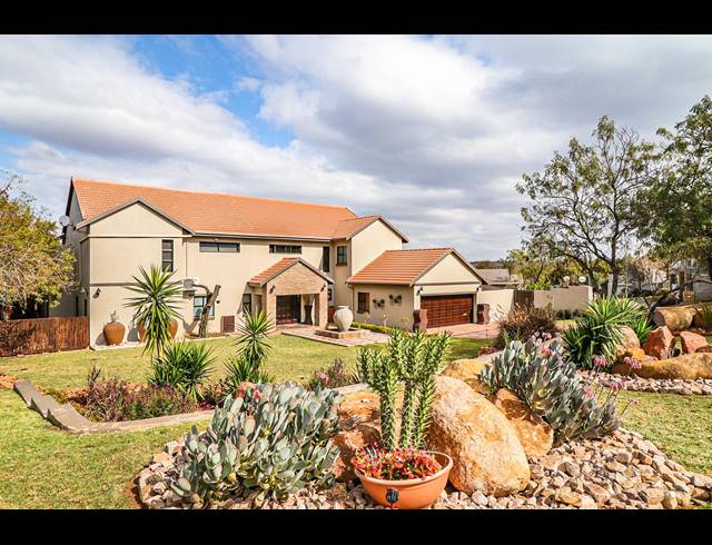 5 BEDROOM FREEHOLD FOR SALE IN SABLE HILLS